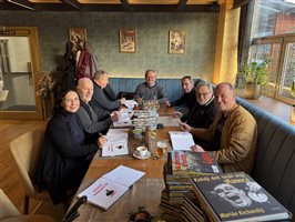 img 4137 Podpisovanie knihy pred krstom 23.11.2025